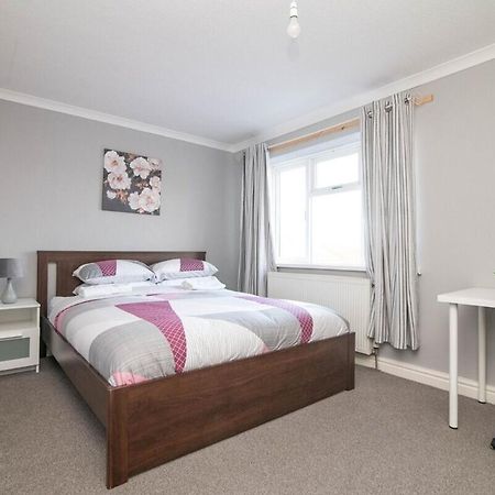 Spacious Two Bed House With Parking And Garden 达德利 外观 照片