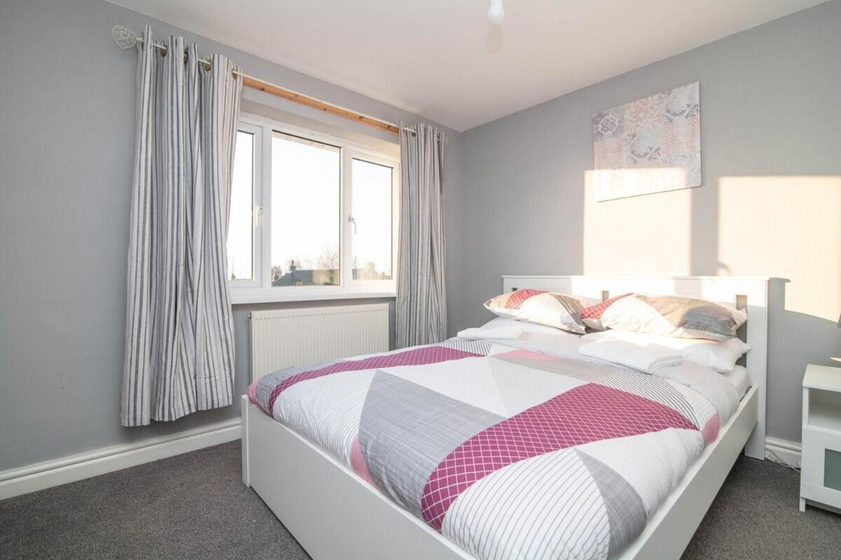 Spacious Two Bed House With Parking And Garden 达德利 外观 照片